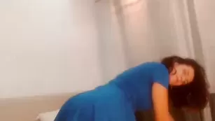 Рыжая шлендра Sensualsofia куражится с секс игрушкой