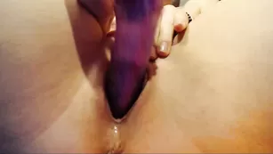 myly кончает от дрочки дилдо