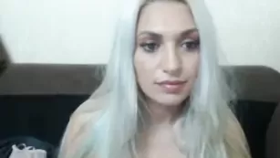Aslutmilf эффектная блонда дрочит киску