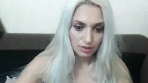 Aslutmilf эффектная блонда дрочит киску