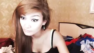 Изумительная сучка Cutie_nina эротично двигается на камеру