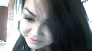 Жаркая брюнетка Albina777 общается во фри чате