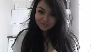 Жаркая брюнетка Albina777 общается во фри чате