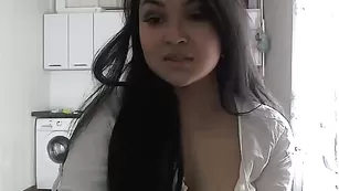 Жаркая брюнетка Albina777 общается во фри чате