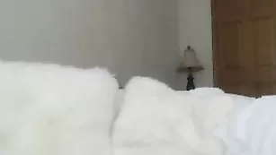 Смазливая потаскушка AlexIvy развлекается с вибратором