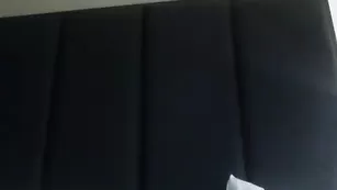Темноволосая стерва Lexie Mariee отсасывает пенис кавалеру