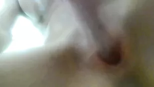 Пикантная стерва Tikhomirov трахает пизду фаллосом