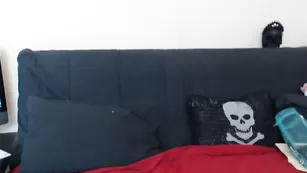 Пышногрудая баба Selena Adams ласкает пилотку