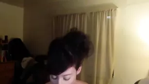 Похотливая самка Miss Funsize трахает очко пальчиками