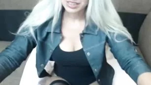 Aslutmilf горячая блонда расставила булочки