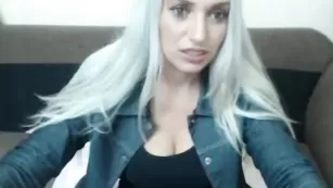 Aslutmilf горячая блонда расставила булочки