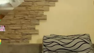 Deliared шлепает себя по попке и делает минет