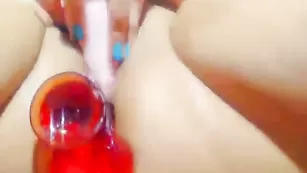 Импозантная курва Amalie09 яро дрочит пизду самотыком