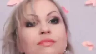 Импозантная баба Milo4ka ласкает огромные сиси