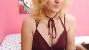 Белокурая зайка Nadinna и ее сексуальный взгляд