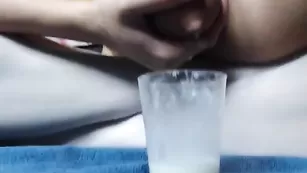 Шальная самка Xiomysex доит свои сосочки