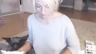 Светловолосая курва Kokette22 ласкает большие сиськи