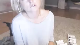 Светловолосая курва Kokette22 ласкает большие сиськи