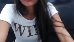 Connie_bottom дрочит пилотку через одежду