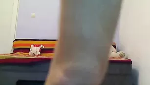 Miana стройная блонди дрочит дырочки