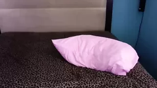 Смазливая путана Sashapain ярко теребит пизду