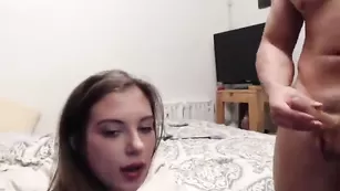 Телочка в чулках Sexykittycouple сосет и трахается