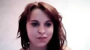 Шальная курва Lira19 раздевается и наминает сисечки