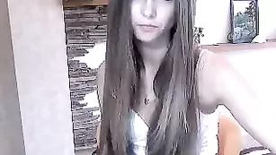 AvrillDoll мило общается во фри и разминает натуральные титьки