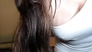 Девушка-мечта DreamsCurves раздевается на камеру