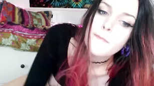 Малышка в чулках Naughtyalicex_ куражится с вибратором