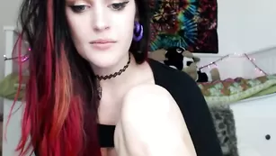 Малышка в чулках Naughtyalicex_ куражится с вибратором