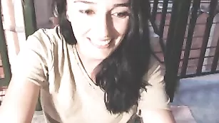 Темноволосая пассия swhotladyxxx обсасывает секс игрушку