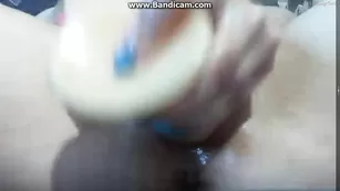 Bunny_22 дрочит мокрую вагину крупным планом