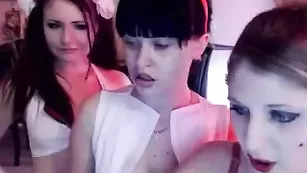 Лесбиянки roxybadgirl evochkaxxx battylee эффектно развлекаются
