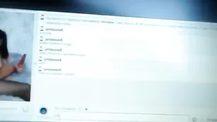 Самка в чулках alicialya мастурбирует пизду