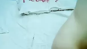 Пышногрудая леди lovemeone трахнулась секс игрушкой