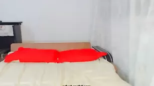 Рыжая кокетка тискает красивые сиськи izabellehot4