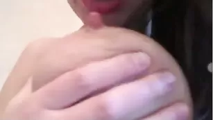 Знойная бестия массирует пышные сисечки milashka99