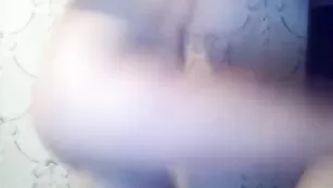 Голая путана missviki89 мастурбирует пизденку