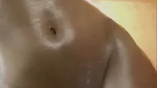 Жопастая нимфа Kapriska обмазалась кремом