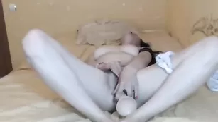 Татуированная сука Legeonna ебется самотыком