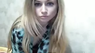 Красотка brianasexi ласкает себя