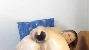 анальная извращенка lena23 трахает себя бутылкой