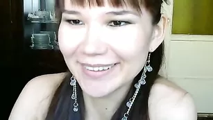 Позитивная xxnikaxxx снимает трусики