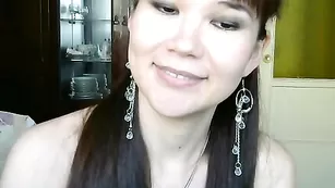 Позитивная xxnikaxxx снимает трусики