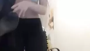 Симпатичная VirginCat нежно массирует киску