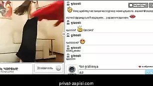 Стройная нимфа Grafinnya эротично танцует