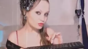 Милая барышня 000maryxxx скромничает во фри
