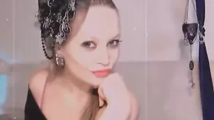 Милая барышня 000maryxxx скромничает во фри