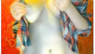 Шикарная LiLU_DALLAS мнет большие сиськи